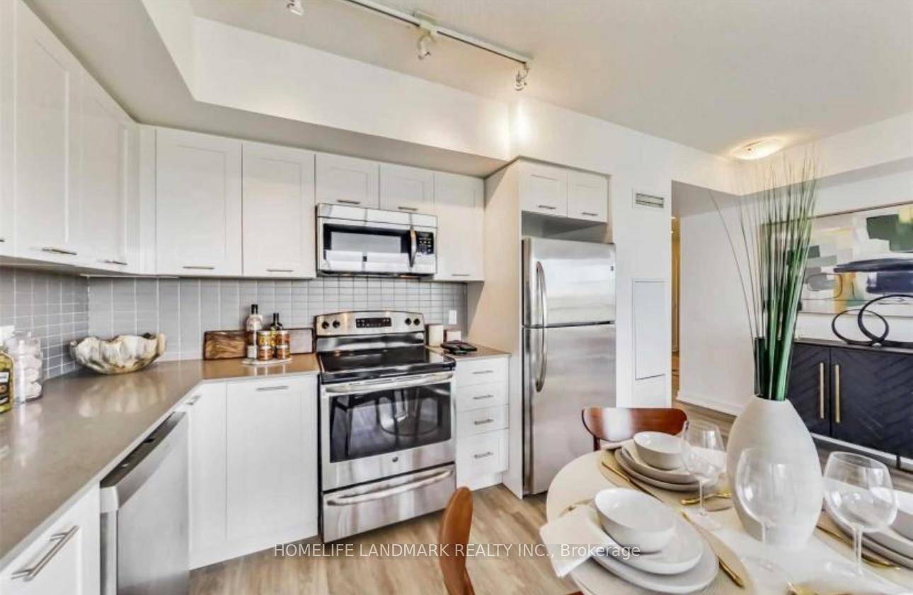 Spectacular Partially Furnished 2Bed 2 Full Bath Study Unit In The Village At Westlake.