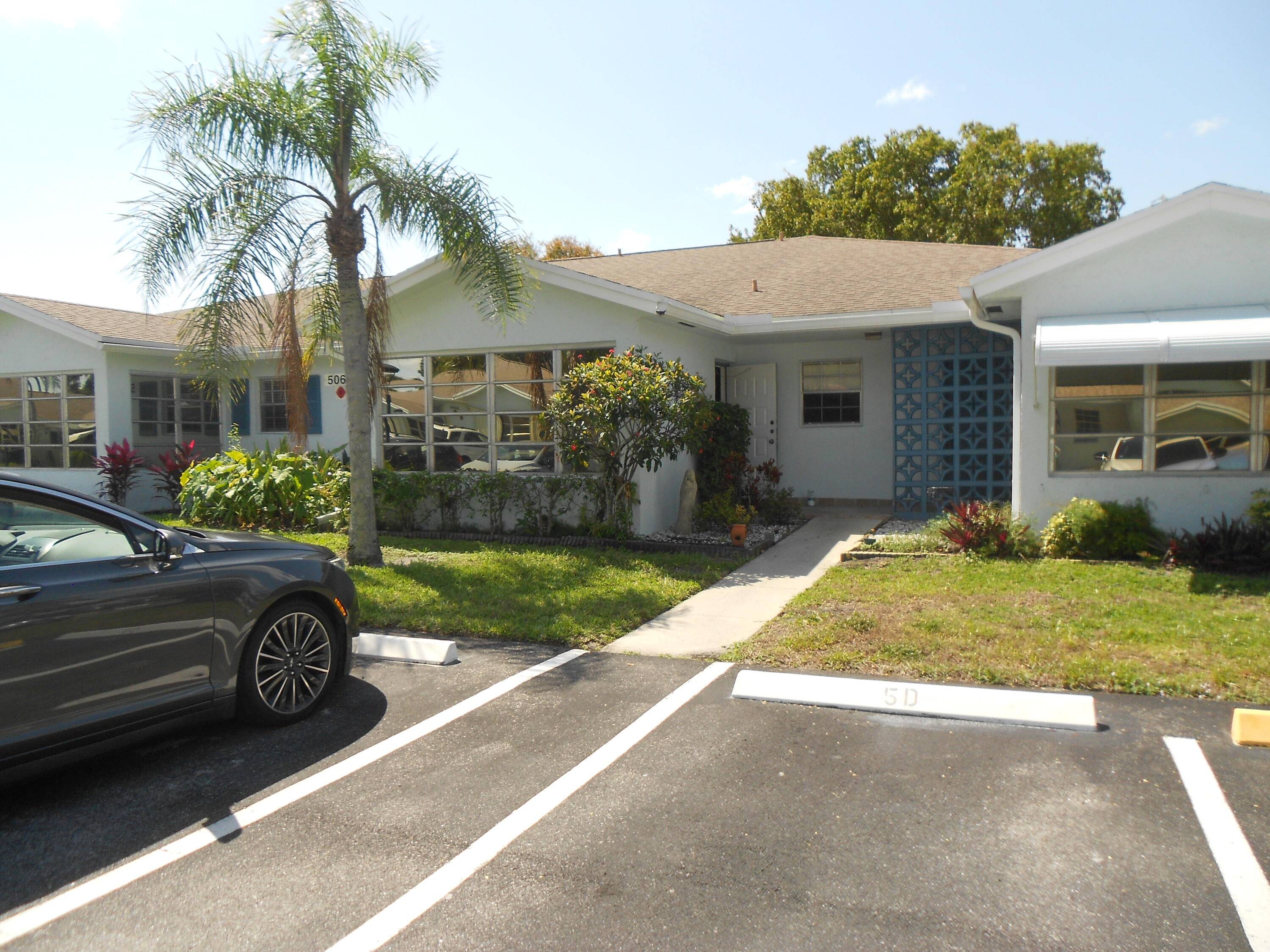 Spacious one bedroom with 2 bathrooms.