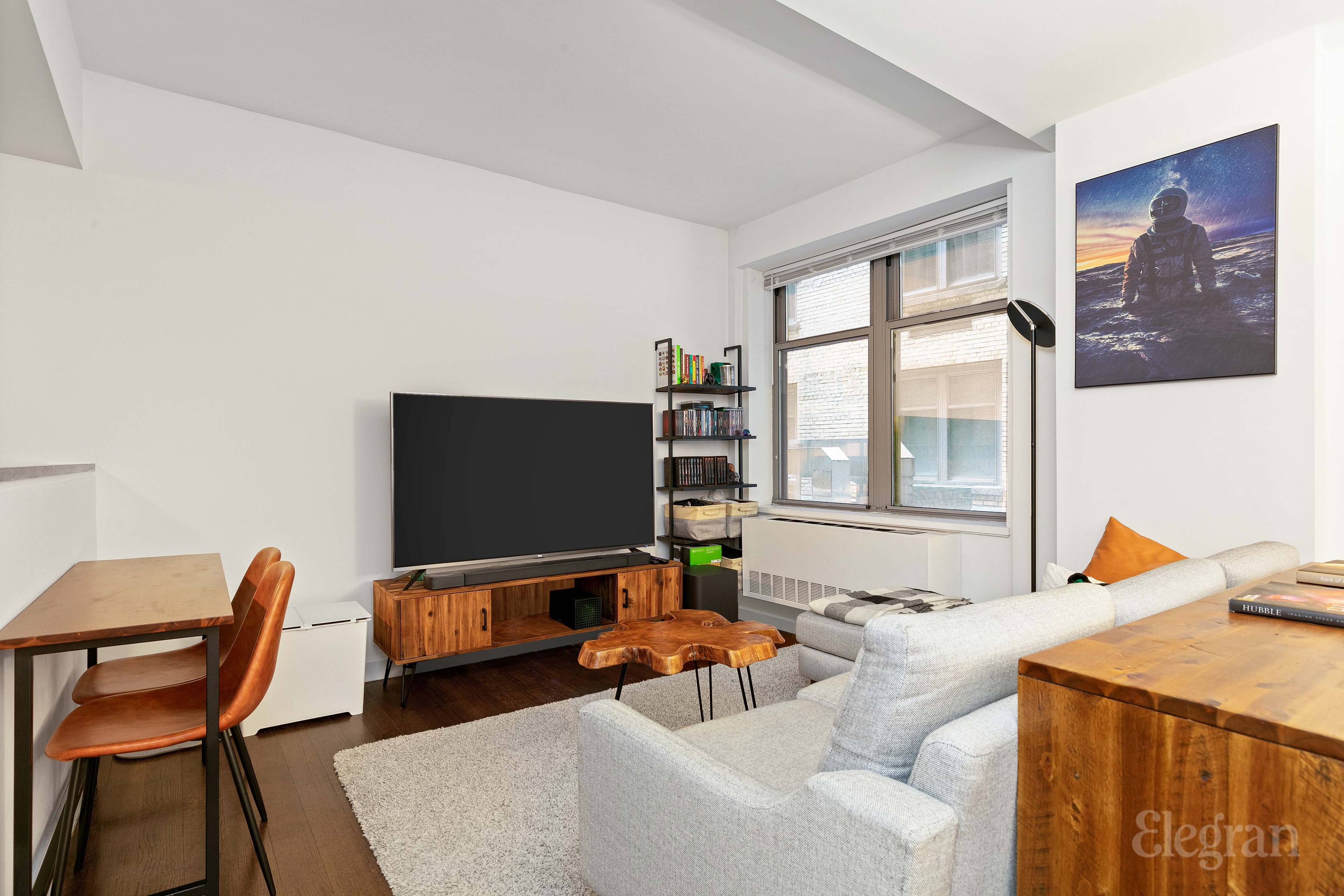 Located just one block from Central Park, this luxurious condominium is the perfect blend of style, class and convenience.