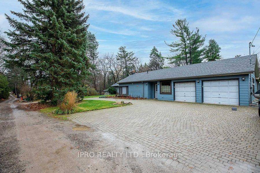 One Of A Kind Opportunity To Buy In One Of The Most Sought After Locations In Lorne ParkNeighbourhood !