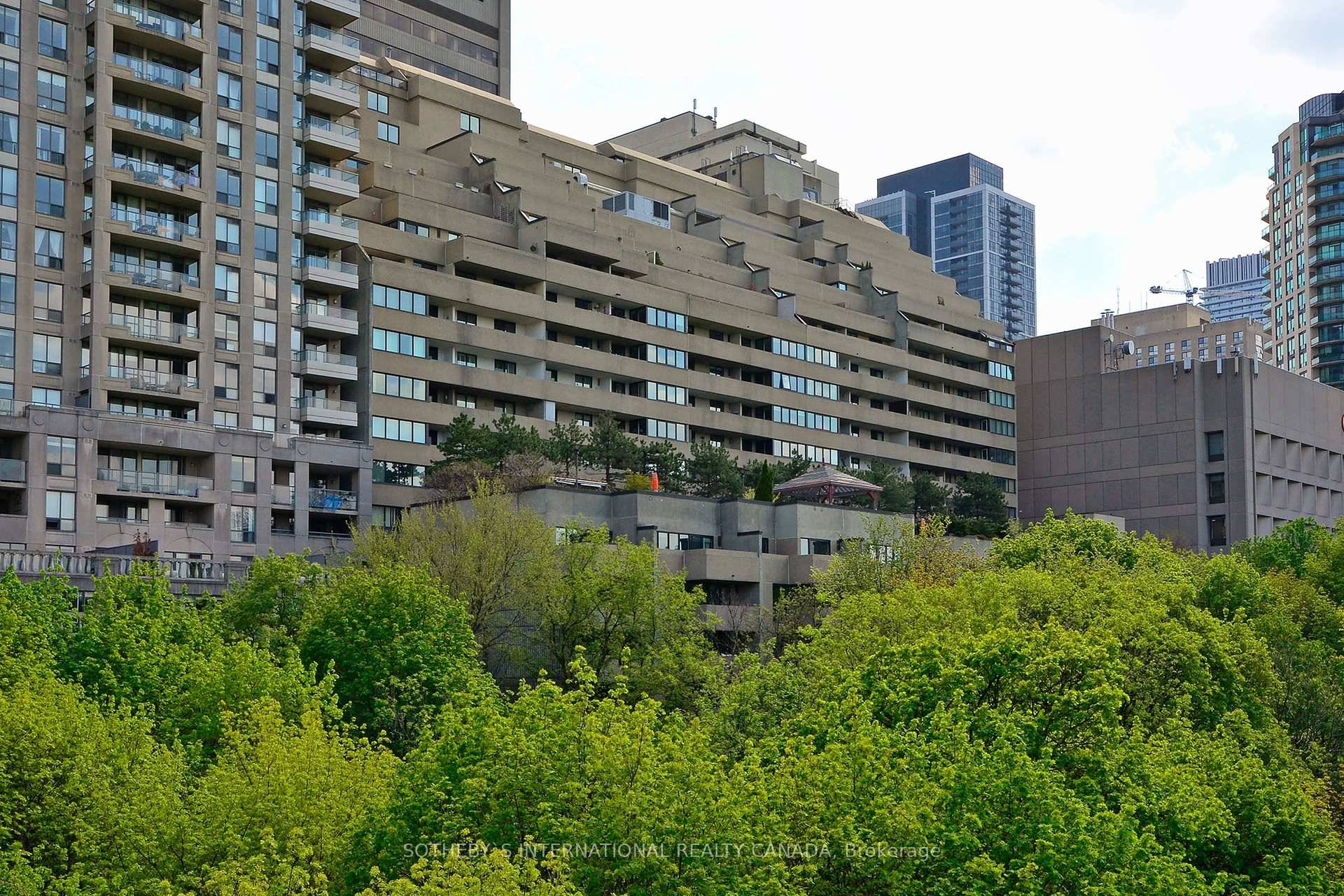 Welcome to Suite 505, a beautifully upgraded residence in the prestigious Bloor Rosedale neighbourhood.