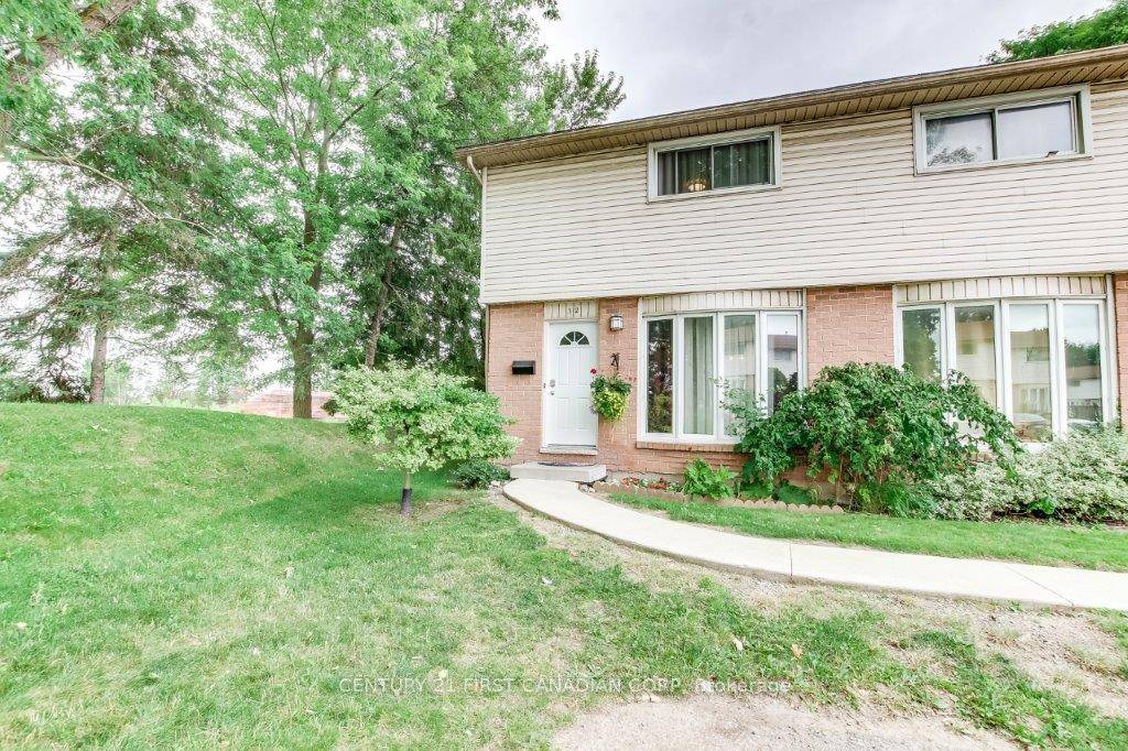 Perfect for first time buyers, investors, and commuters !