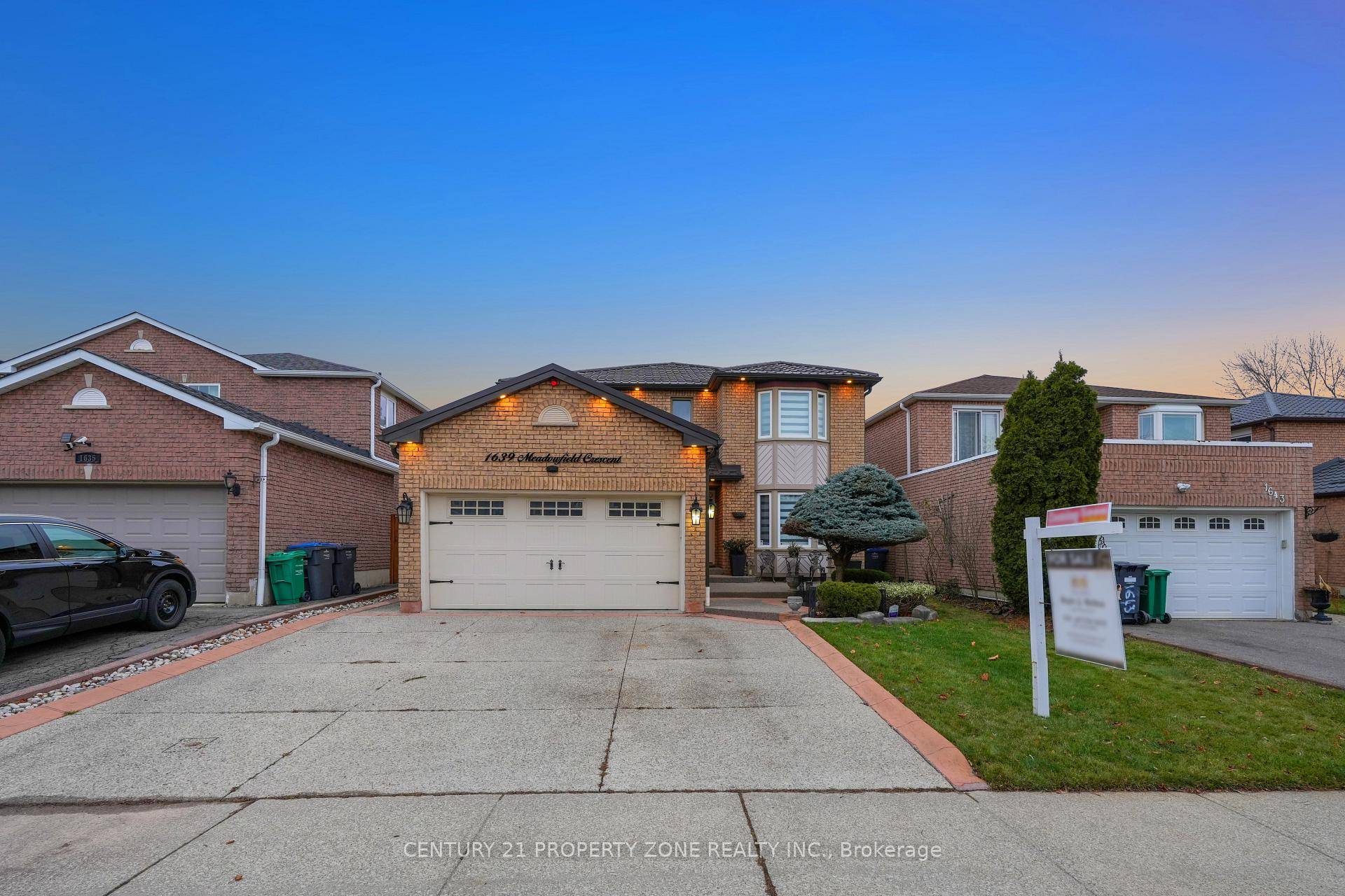 Fully Upgraded Dream Home in Mississauga !