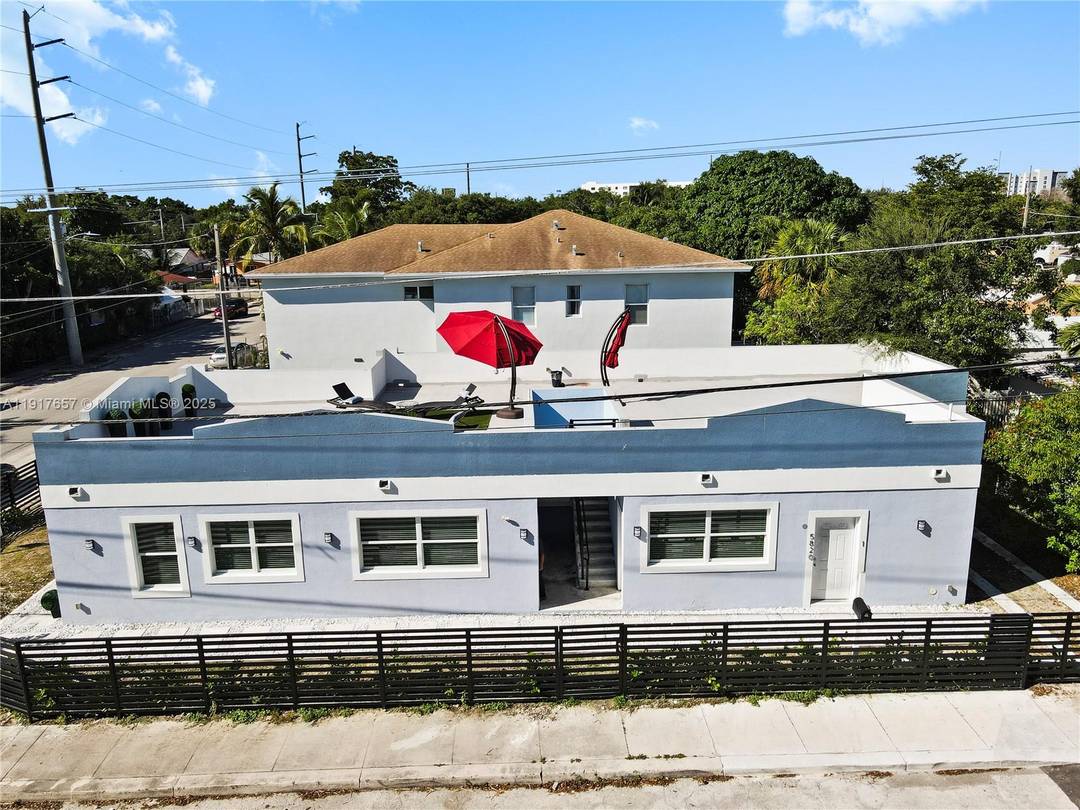 Excellent income producing Duplex opportunity in a prime central Miami location.