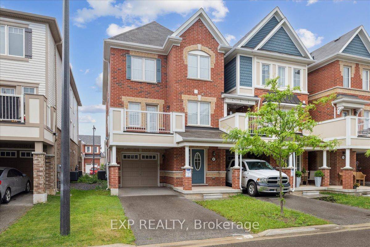 Immaculate Mattamy end unit freehold townhome !