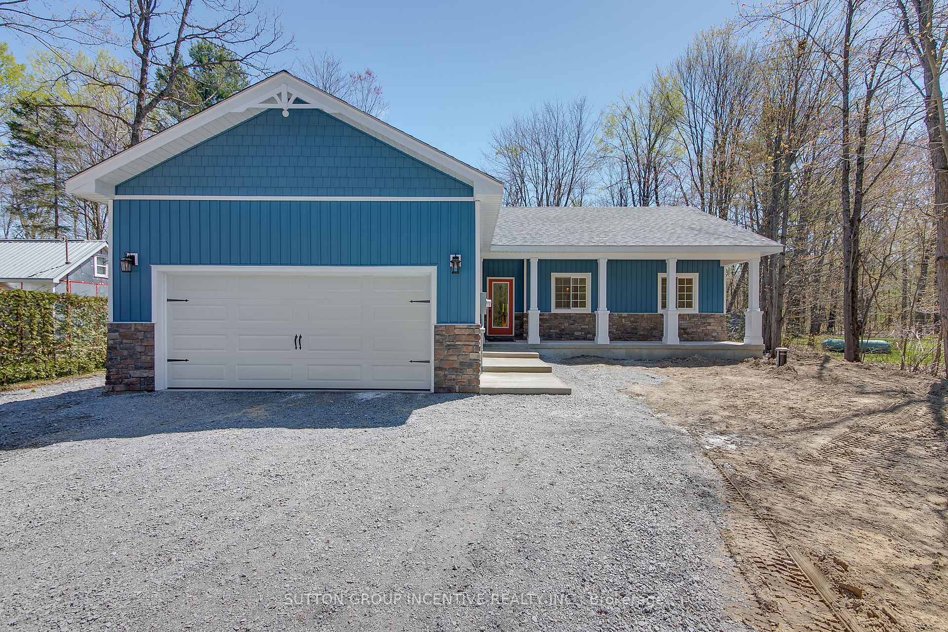 AMAZING LOCATION ! 3 BEDROOM BUNGALOW STEPS TO THE LAKE WITH LAKE ACCESS FOR THE WATER LOVER.