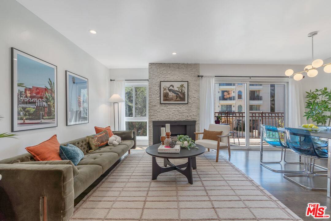 141  S Clark Dr 1BR Beverly Grove La