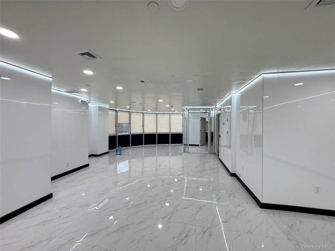 This newly renovated, move in ready office space offers 1, 806 SF approx.