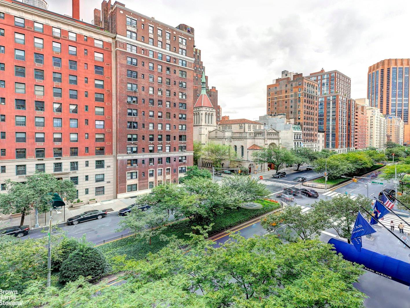 THE ONLY JUNIOR ONE BEDROM CONDO FACING PARK AVENUE ON THE MARKET !