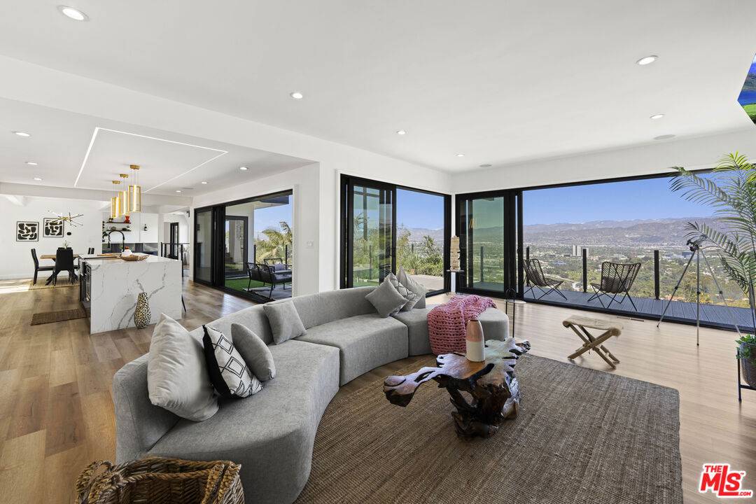 7308 Pacific View Dr 3BR Hollywood Hills East La
