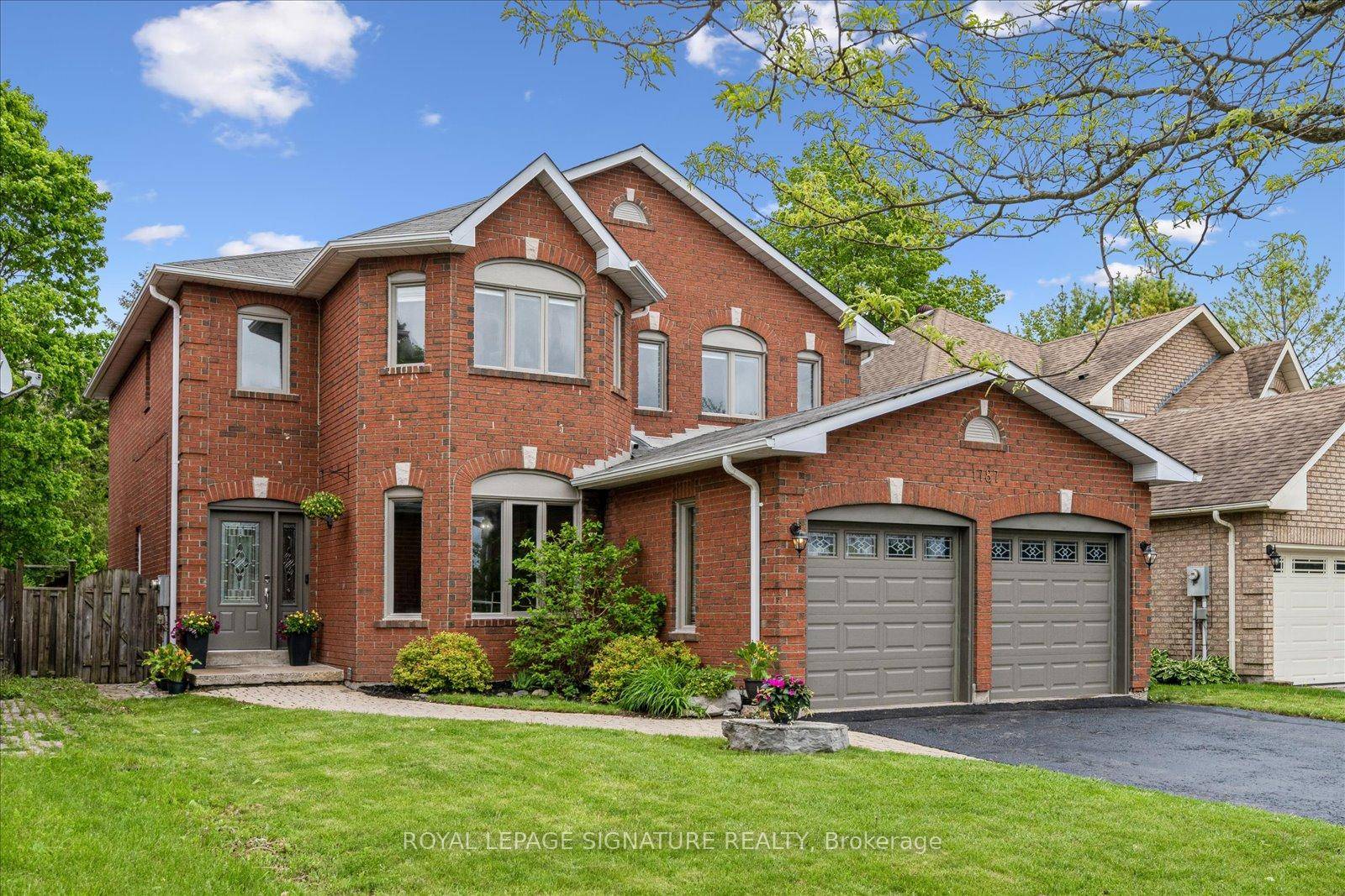 Rarely offered RAVINE LOT amp ; FAMILY FRIENDLY COURT !