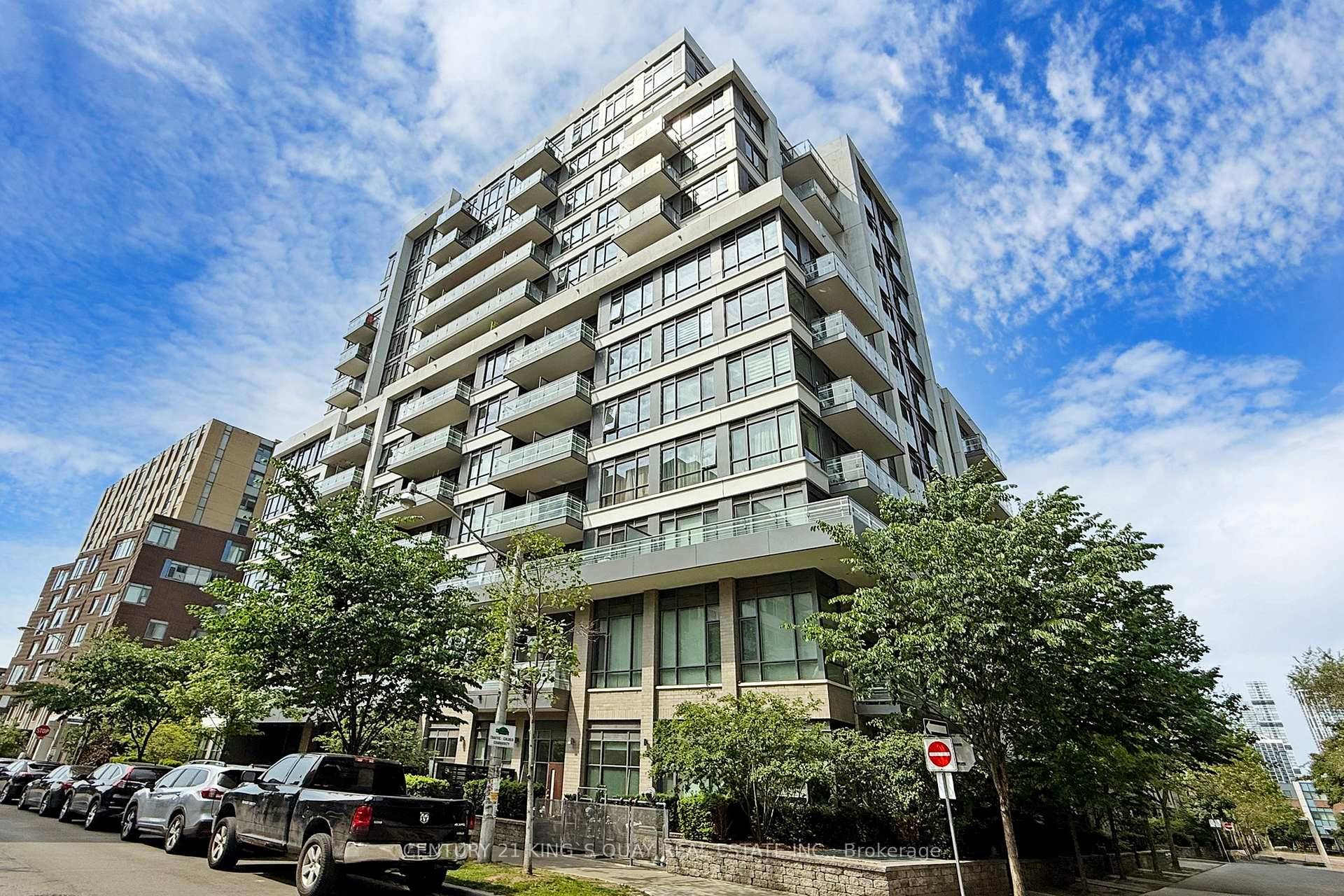 Fabulous 2 Bedrm 2 Wshrm End Unit In The Highly Sought After Bartholomew Condominiums By Daniels.
