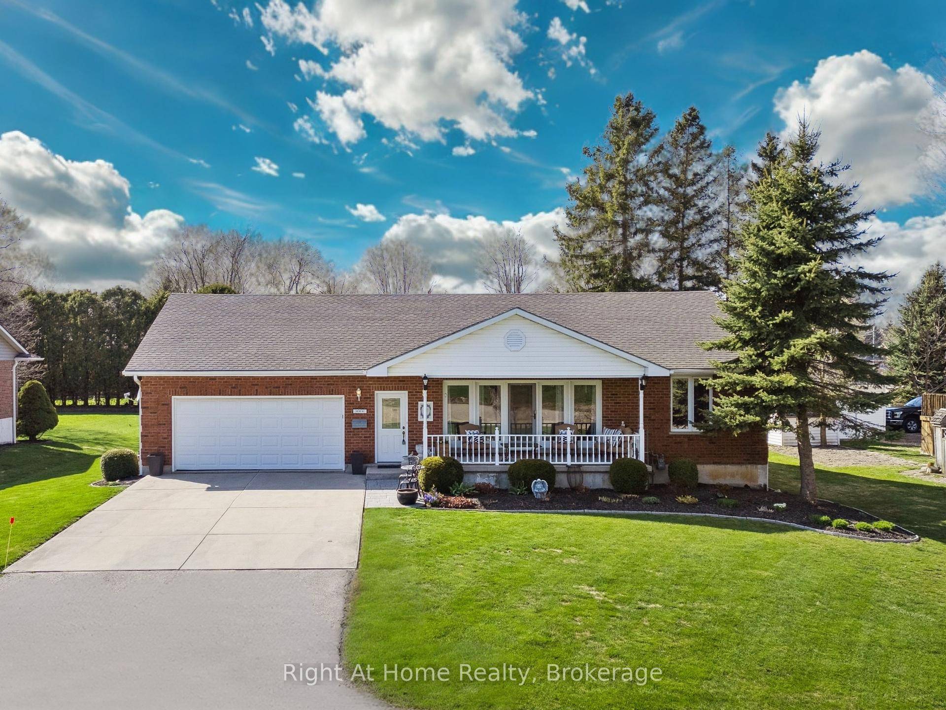 BACK ON THE MARKET ! 75K Spent in renovation !