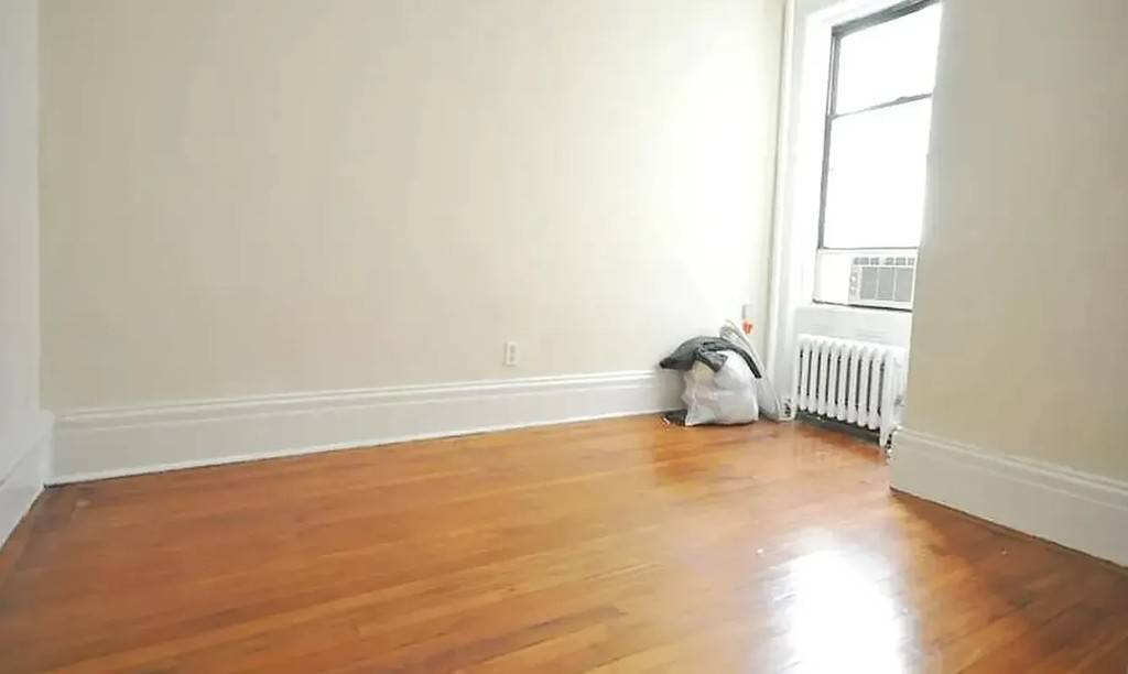 Spacious 2 Bedroom apartment in Murray Hill !