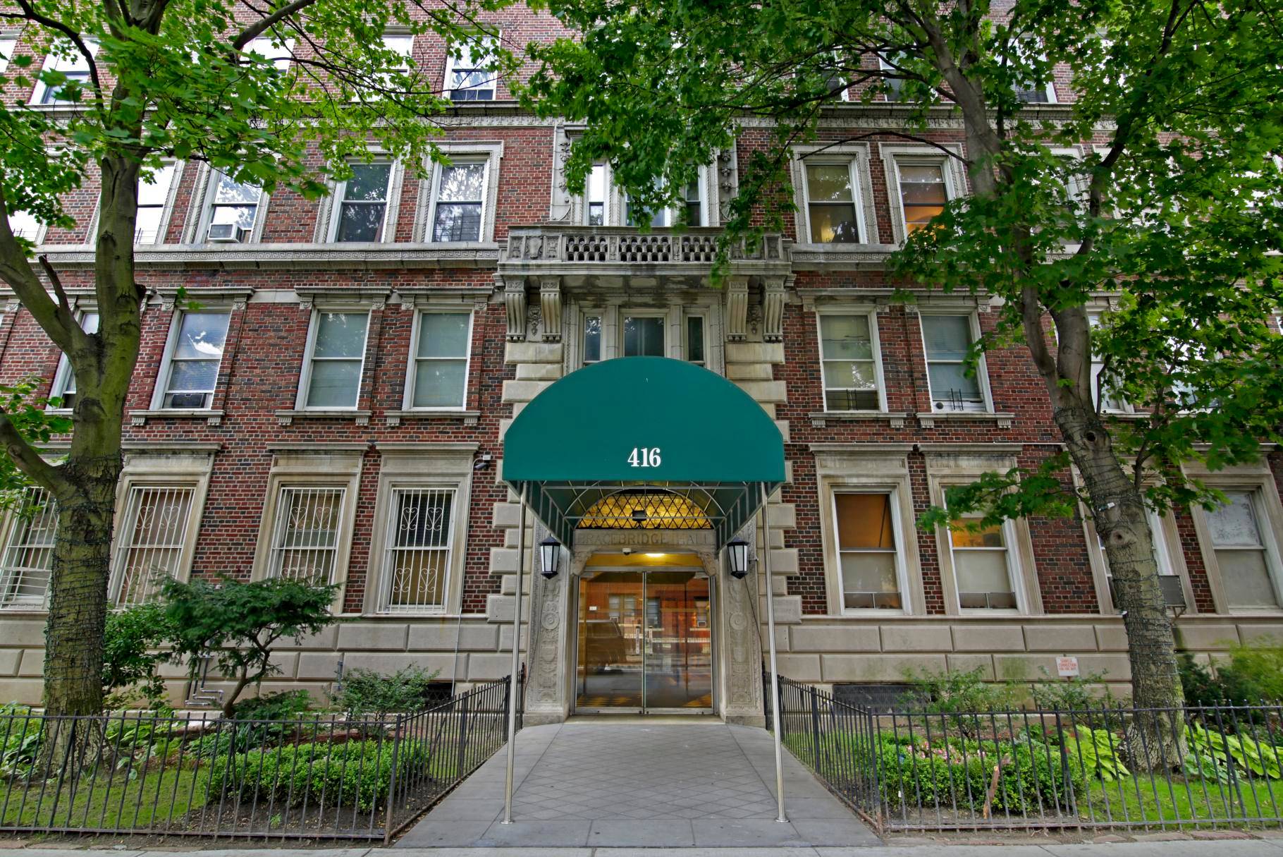 Upon entering this spacious 2 Bedroom residence at 416 Ocean Ave you will be welcomed by high beamed ceilings, a tastefully renovated kitchen, generously sized bedrooms and beautifully laid wood ...