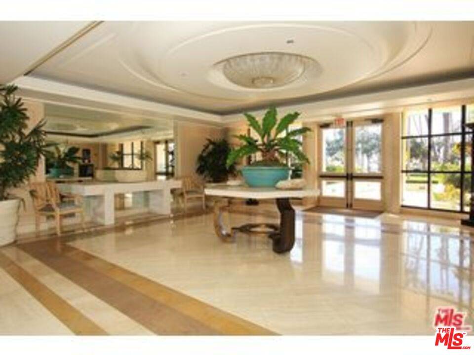 701   Ocean Ave 2BR Pacific Palisades La