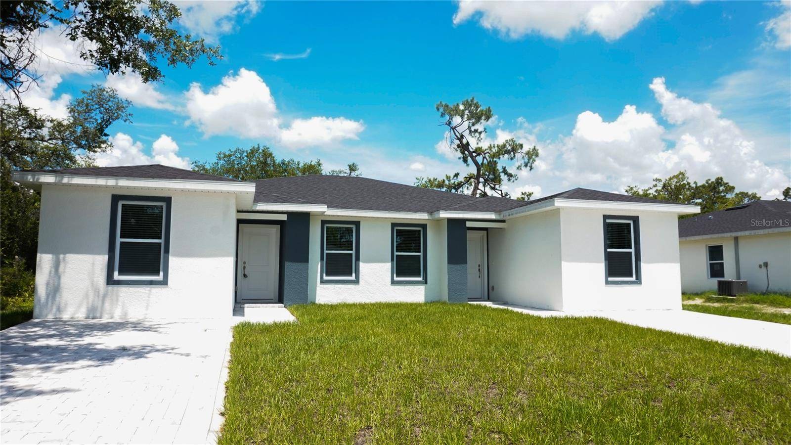 Discover this charming duplex that combines comfort and style in the heart of Florida.