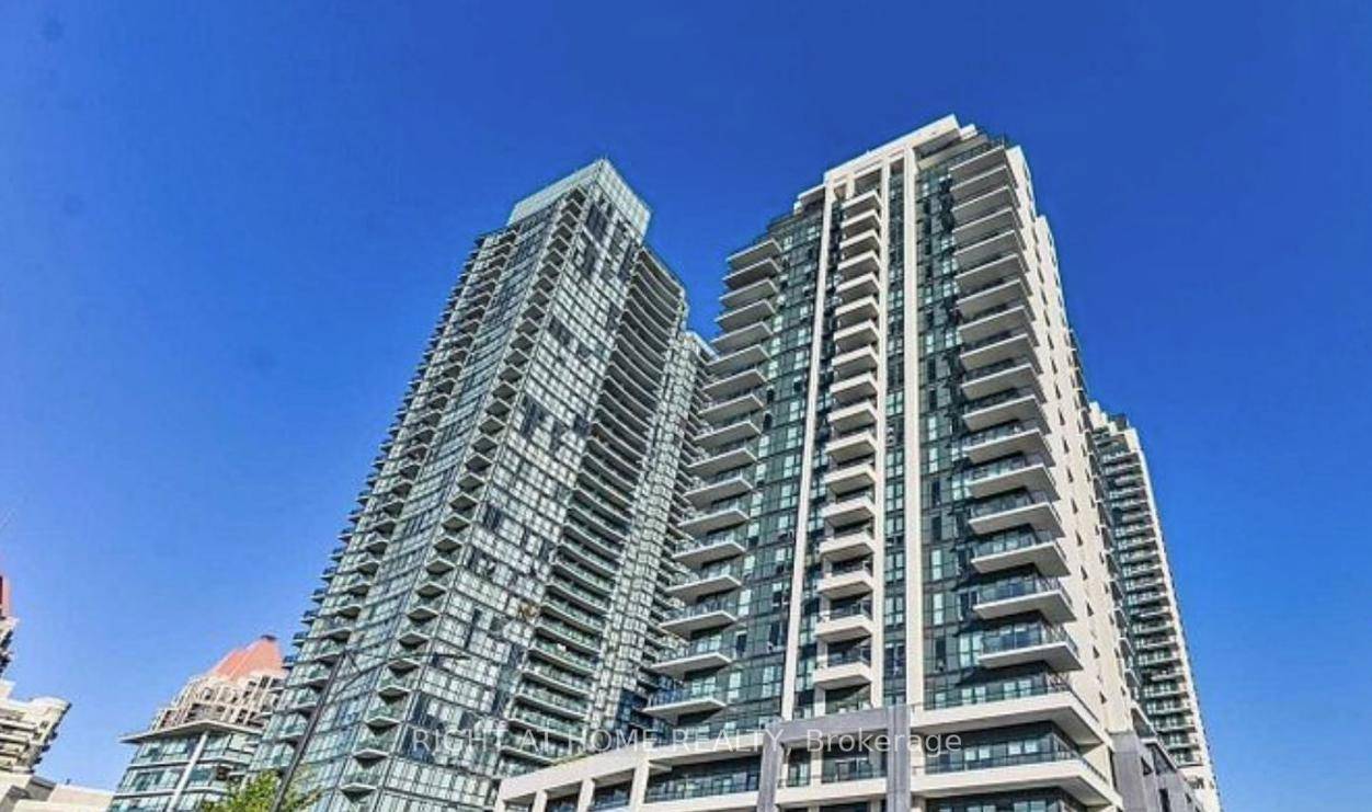 Luxury Condo Unit In The Heart Of Mississauga Square One.