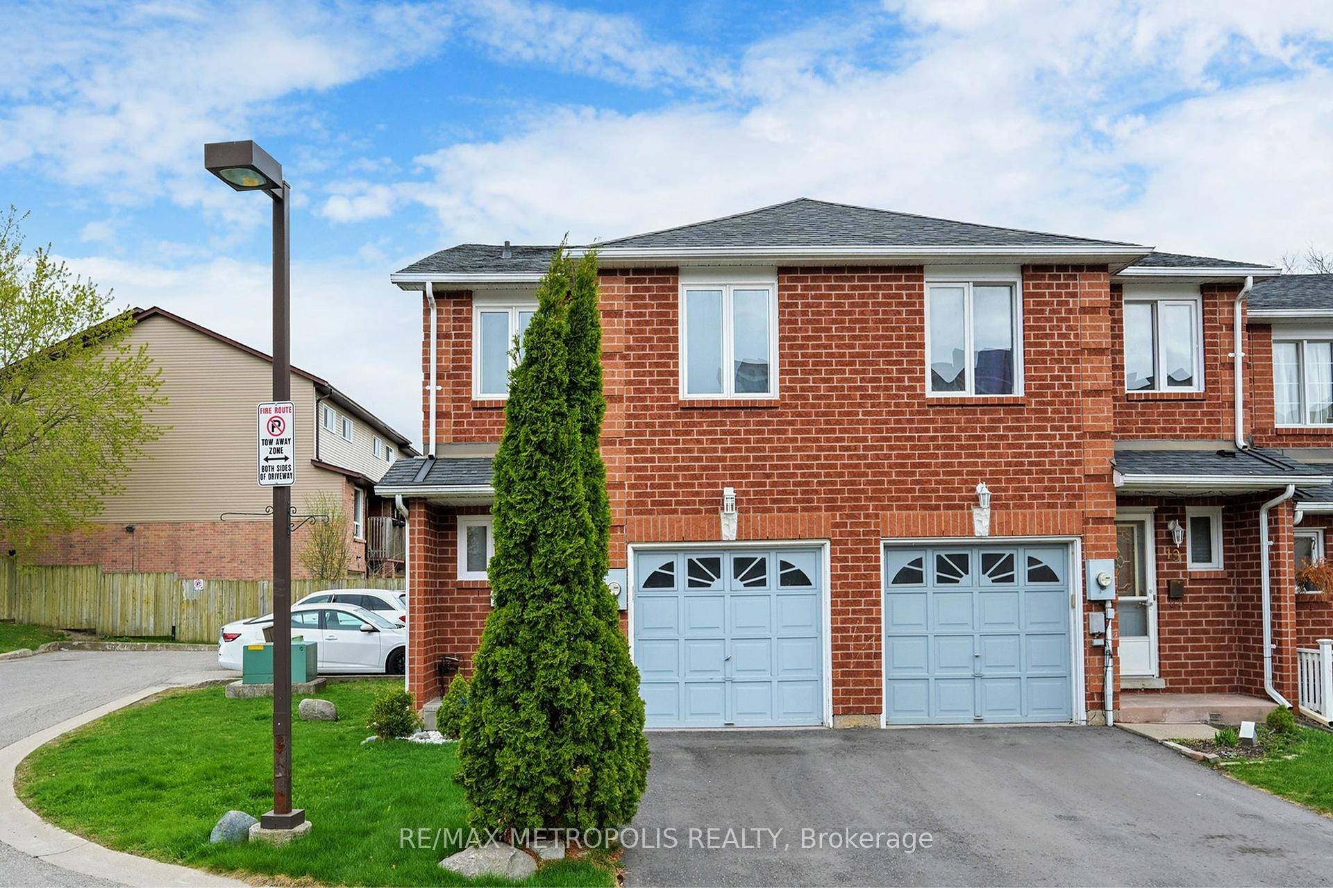 Nestled in the sought after Pinecrest neighborhood of Oshawa, 811 Wilson Road N Unit 20 is a charming corner unit townhouse that offers anabundance of natural light and a cozy ...