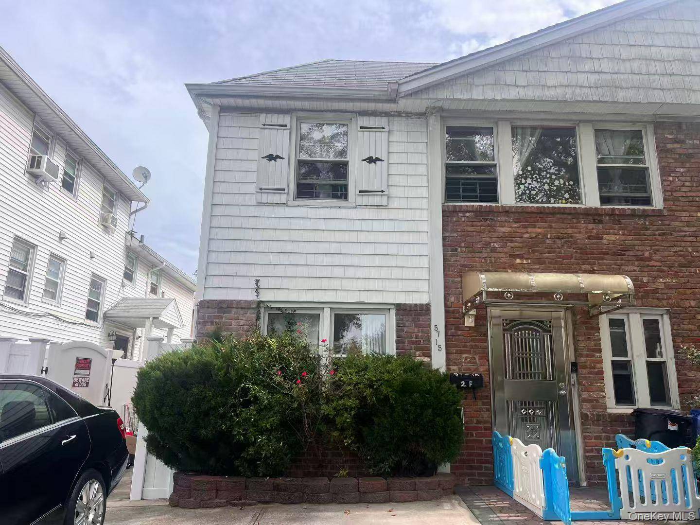 Great investment opportunity in Bayside !