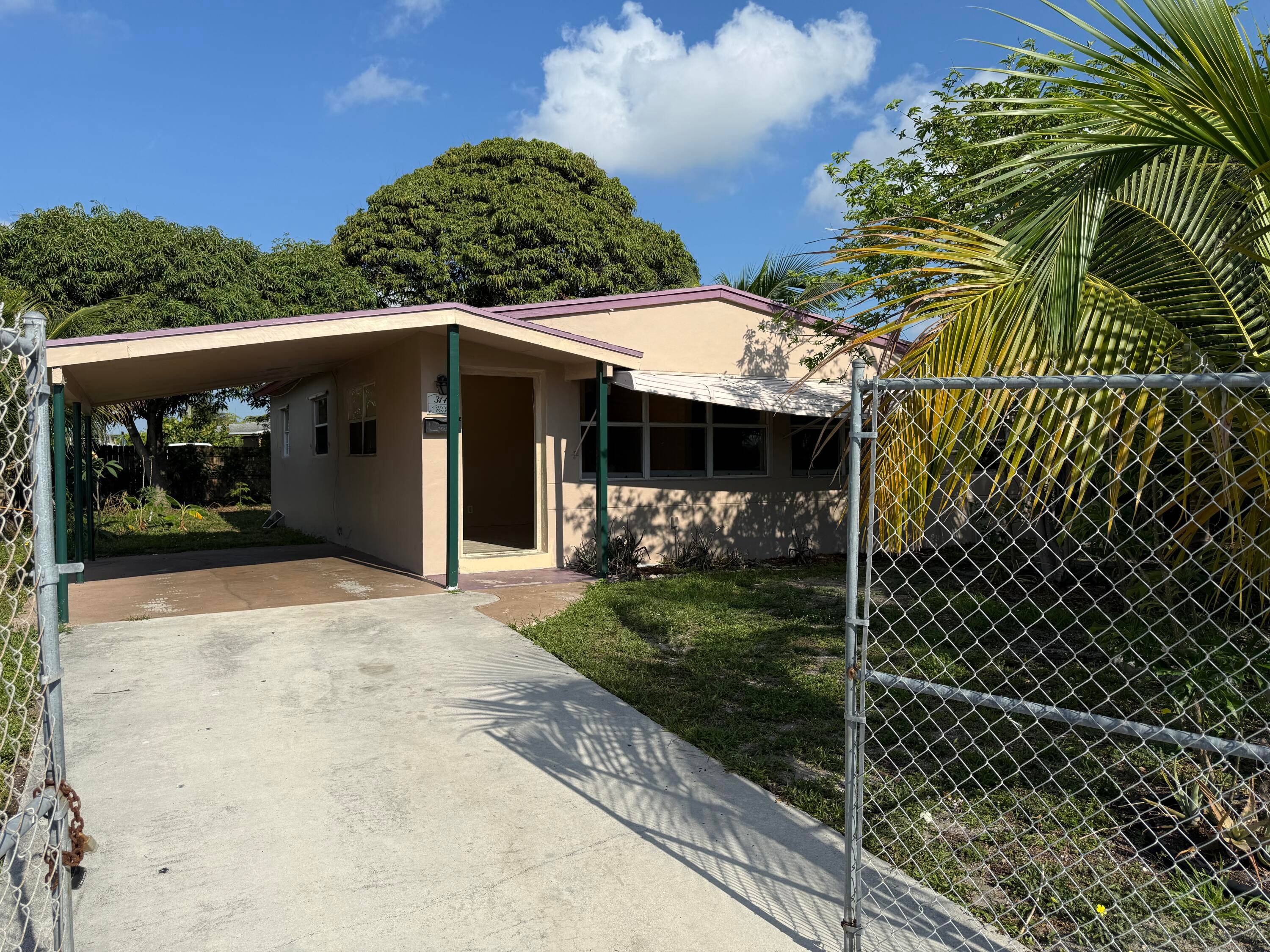 The property is a 3 bedroom, 2 bathroom single family with a carport located in a very quiet and friendly neighborhood, with every thing just minutes away from you.