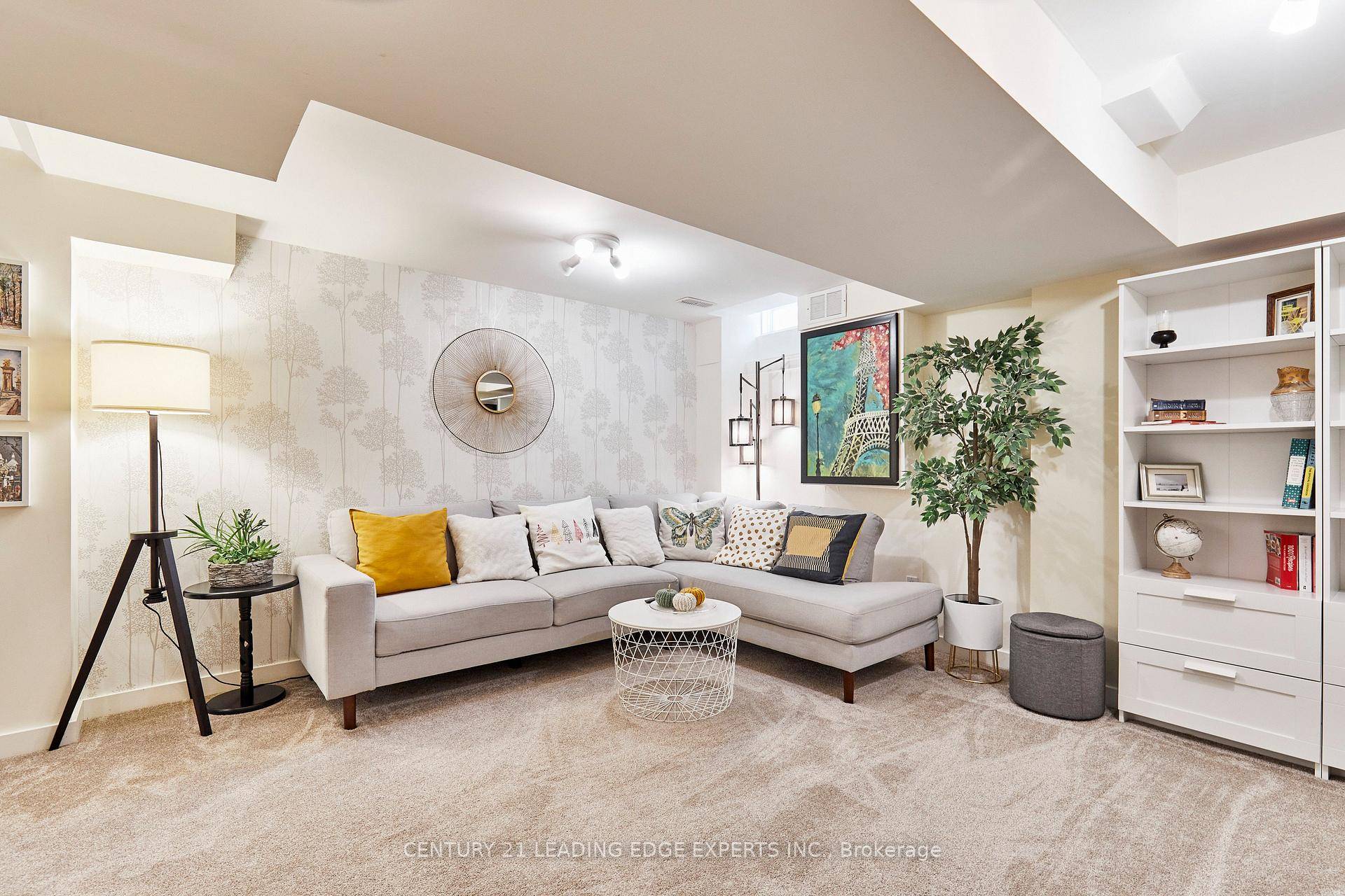 Upgraded 3 Bedroom, 3 Bathroom Townhome in Sought After Taunton North Whitby !