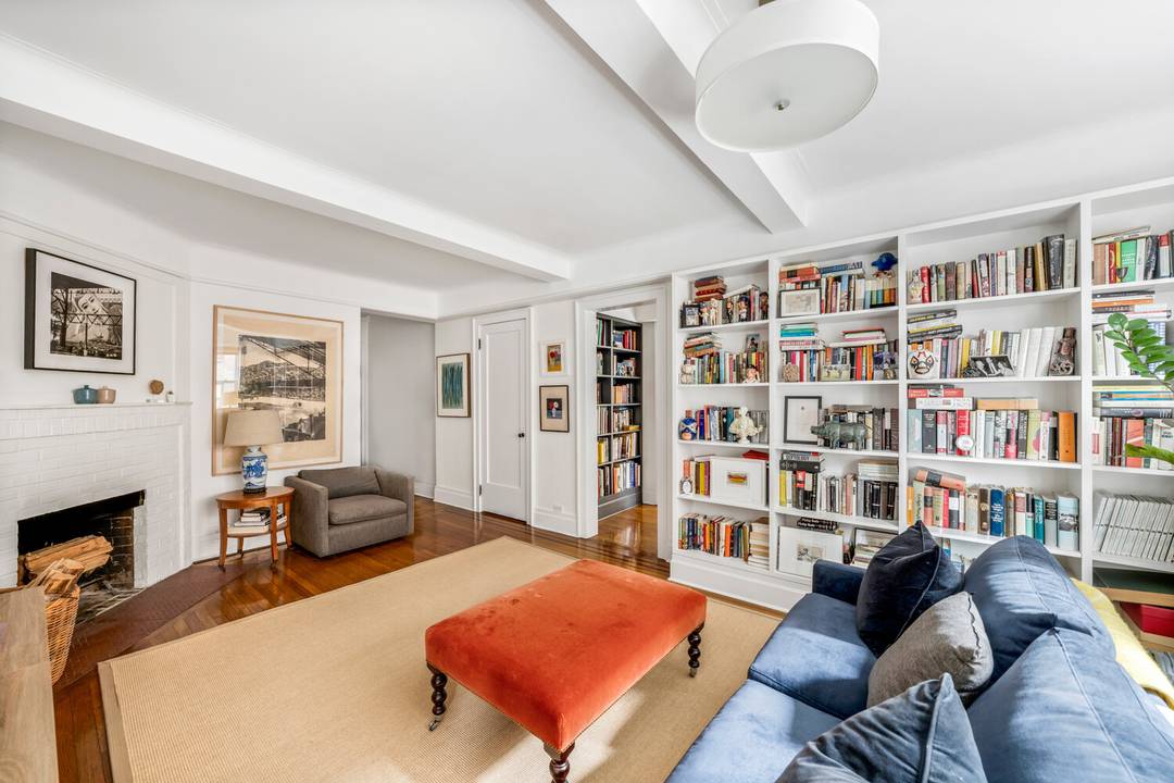 Prime Lower Fifth Avenue Fully Renovated Pre War One Bedroom Move right into this beautifully restored and meticulously renovated one bedroom residence, perfectly located on Lower Fifth Avenue in the ...