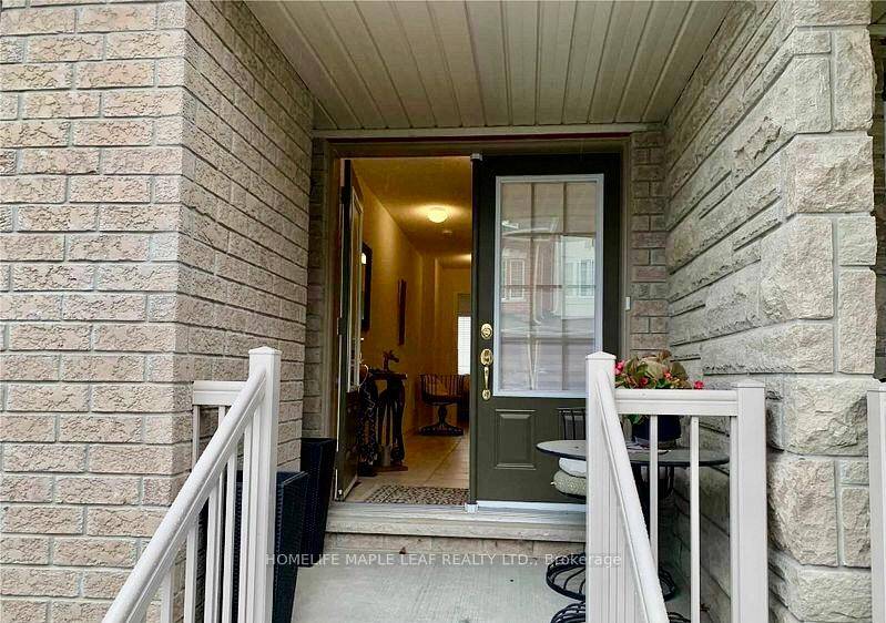 Townhome In Golf Community, Breathing View, Spacious Main amp ; 2nd Ft, 9 Feet Ceilings, Oak Staircase, Master Bedroom W En Suite, Eat In Kitchen S S Appliances, Granite Counter ...