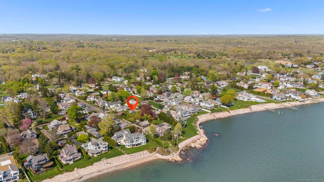 Nestled in the highly sought after Pine Orchard neighborhood, 29 Crescent Bluff beautifully merges early 20th century charm with modern conveniences with 2, 432 sq.