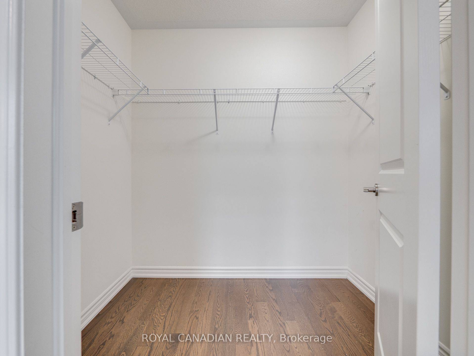 Welcome to 476 Bergamot Ave, Milton absolutely gorgeous semi detached 2010 Square Feet 4 Bedrooms House located in Milton's highly sought after Great Gulf neighborhood.