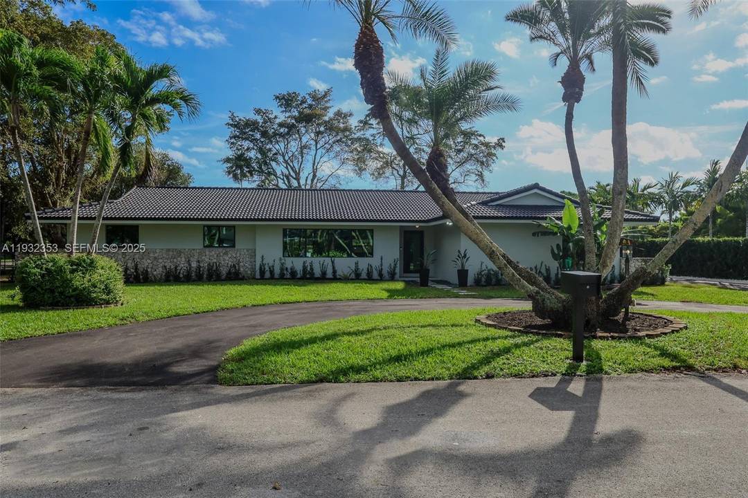 Fully remodeled home in a prime Palmetto Bay location, offering 2, 961 sq ft of living area on an expansive 16, 440 sq ft corner lot in a quiet cul ...