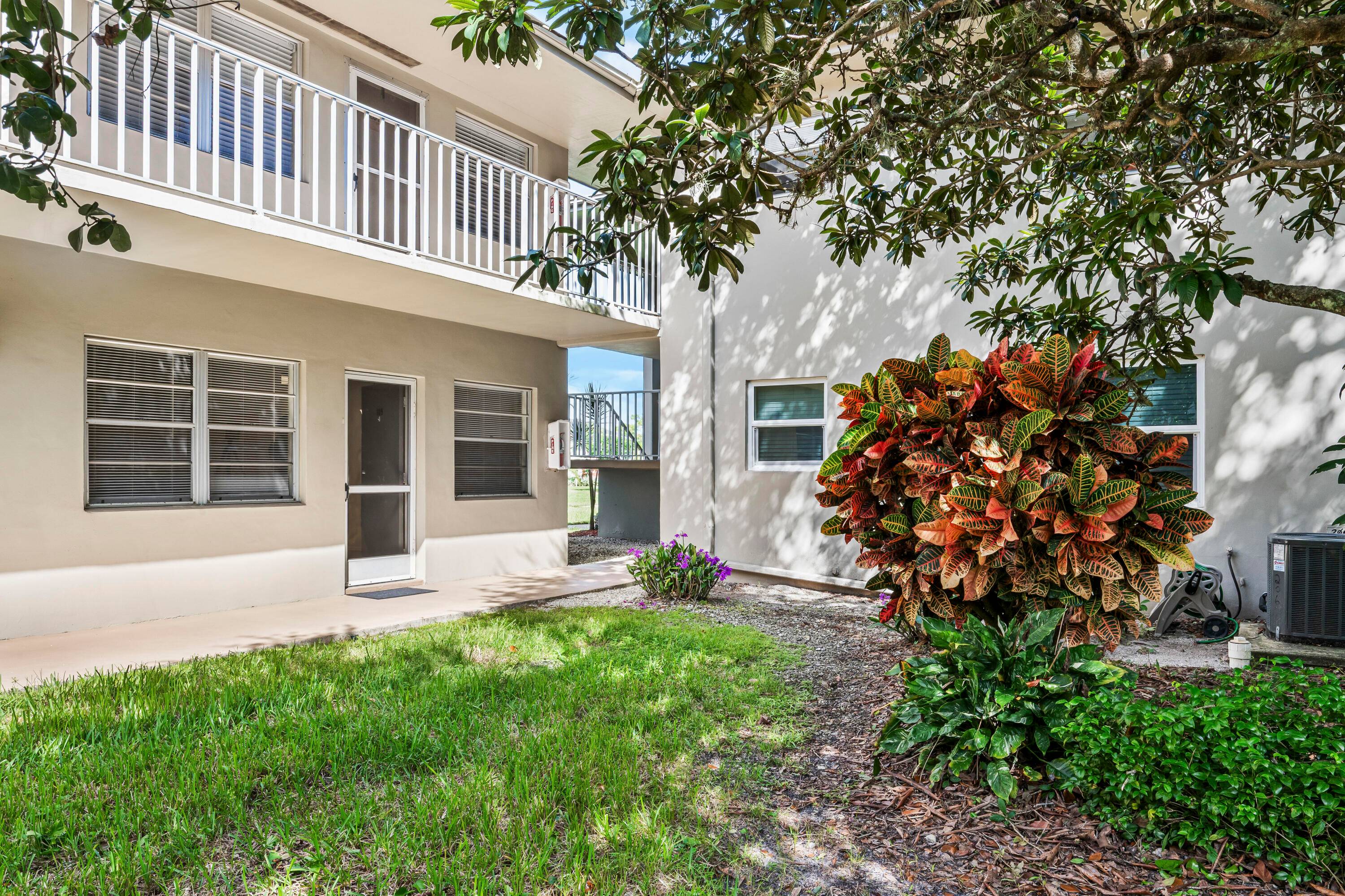Welcome to Vista St. Lucie, a friendly and active 55 community ideally located in the heart of Port St.