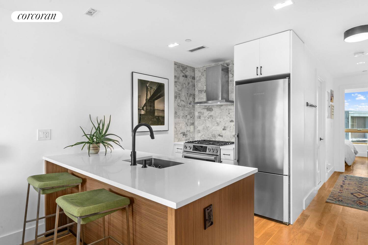529 Park Place 402 is a beautifully designed, oversized 1 bedroom, 1 bathroom condominium that offers the perfect blend of luxury, comfort, and Brooklyn charm.