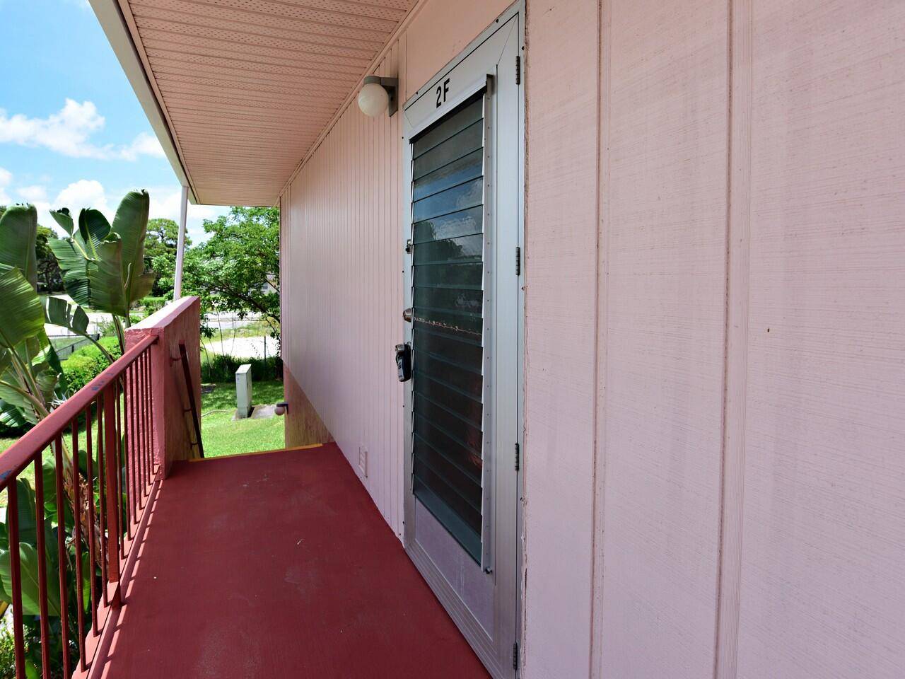 Motivated seller ! ! 2 bed 2 bath, 2nd floor corner.