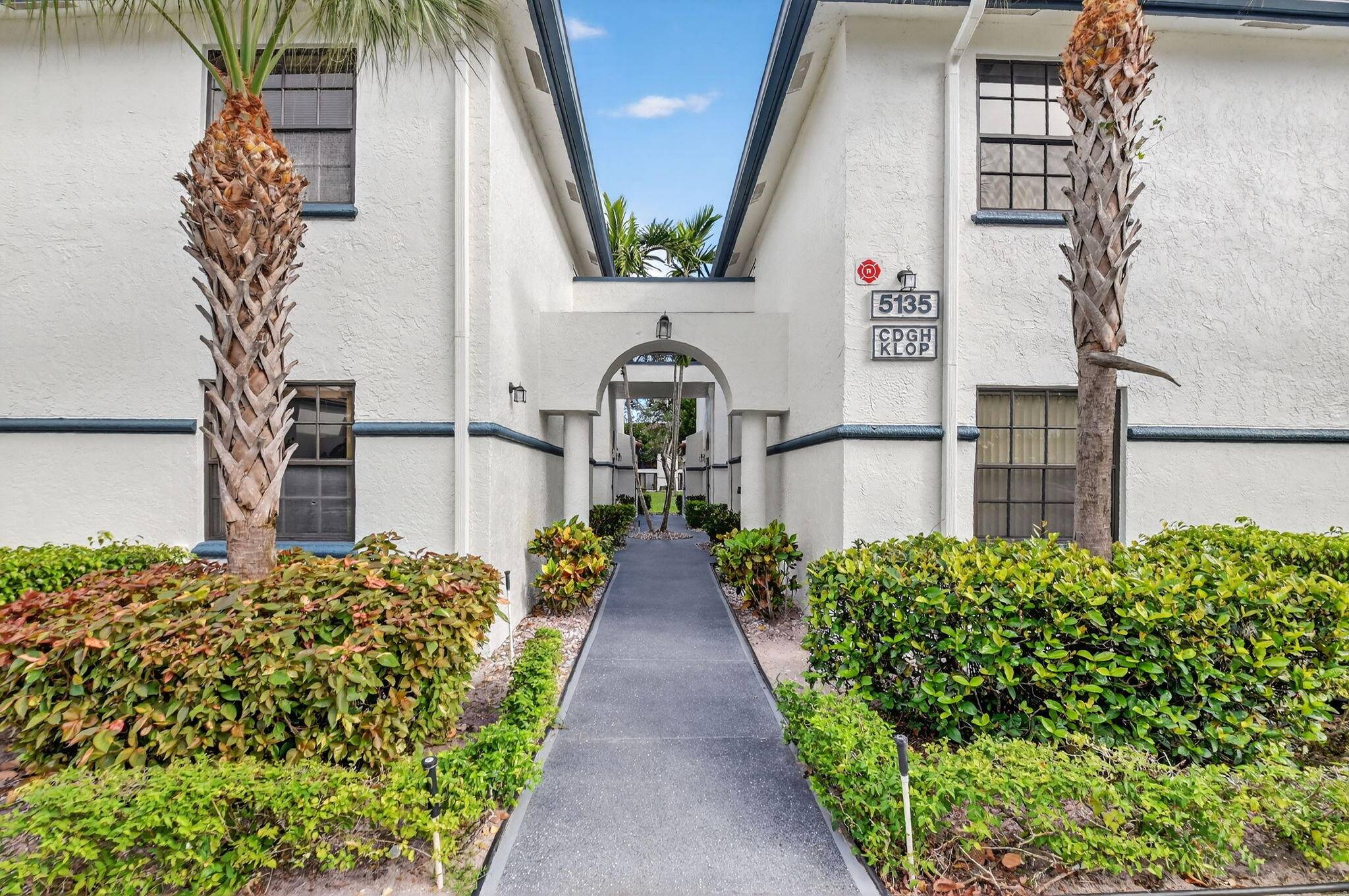 Lovely 3 Bedroom, 2 Bath Lakeview Condo in Illustre Village, Platina First Floor Convenience !