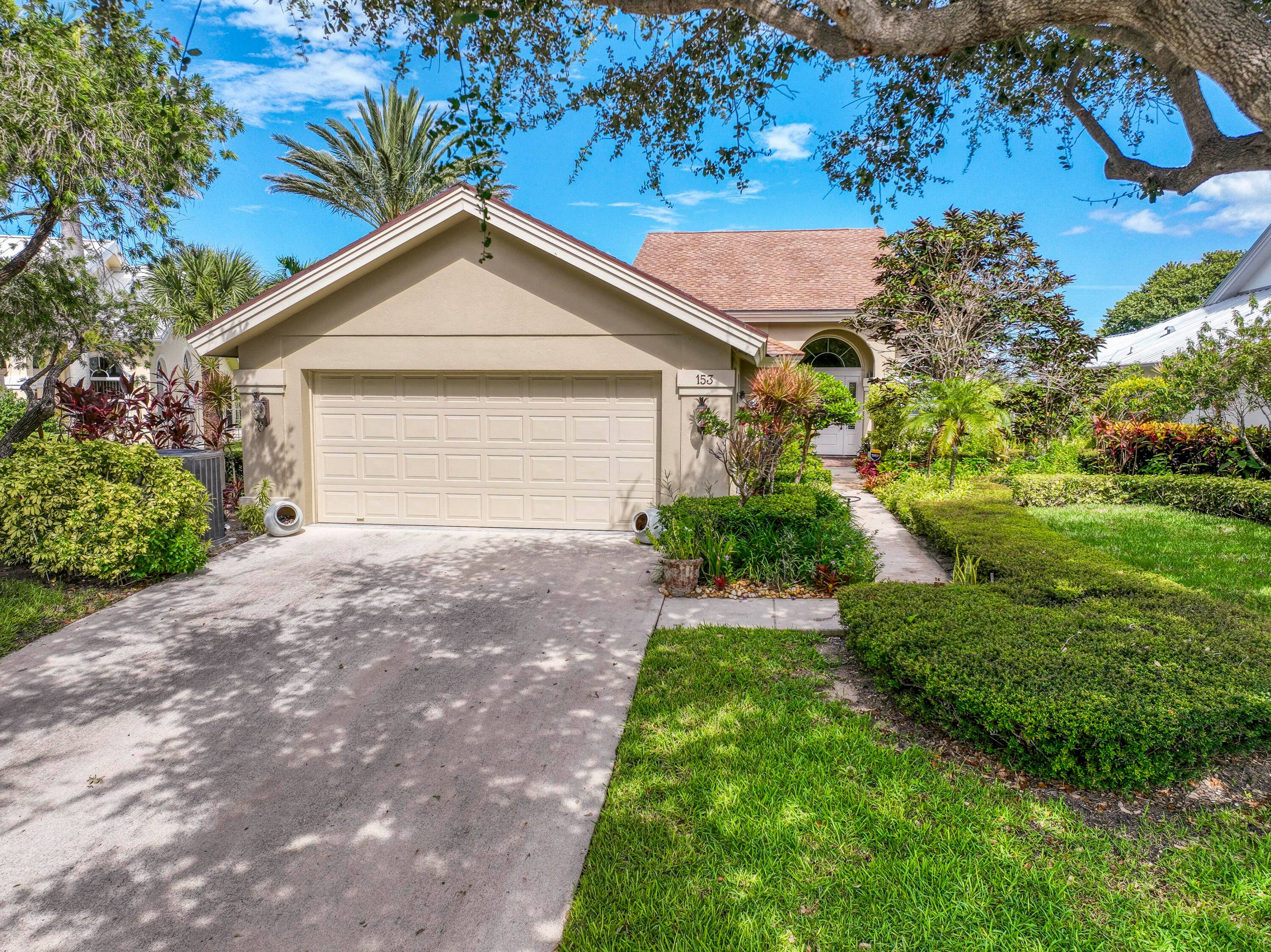 This stunning one of a kind custom designed Bluffs DiVosta model is larger and has an exclusive intuitive layout.