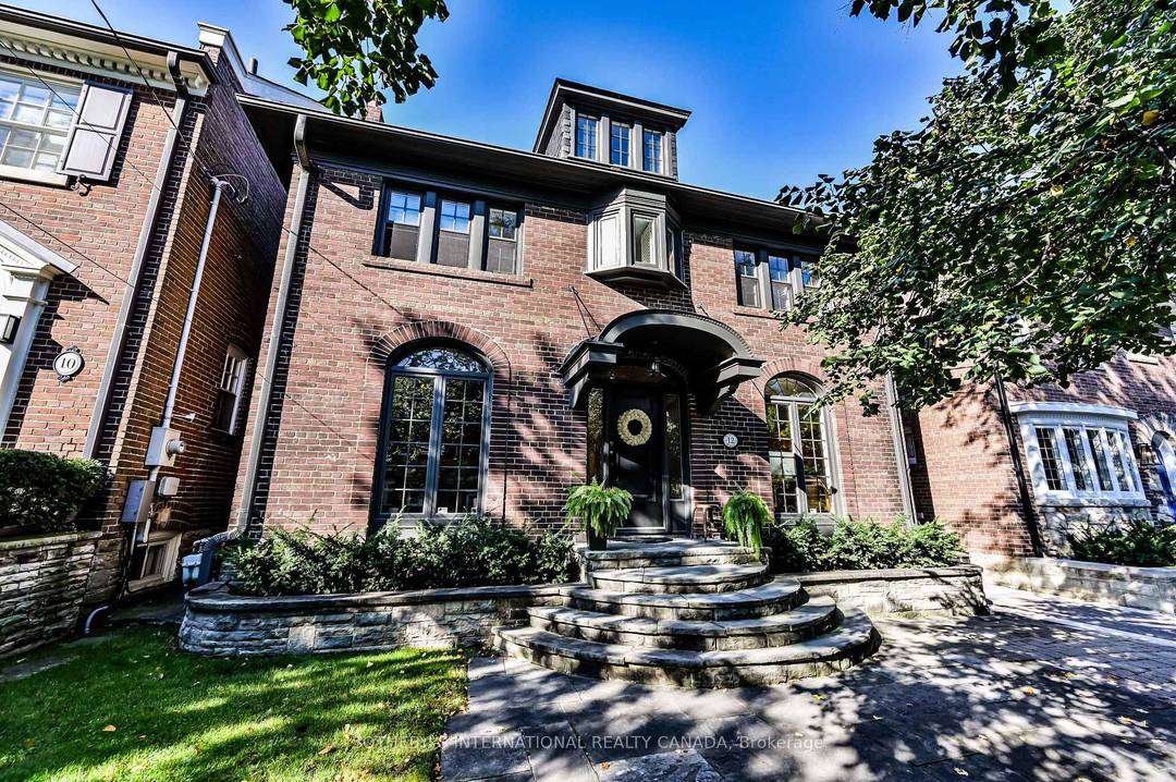 Situated on one of the loveliest streets in Moore Park, 12 Harper Avenue is an elegant and fully renovated, centre hall home on a private, gorgeous west facing lot.