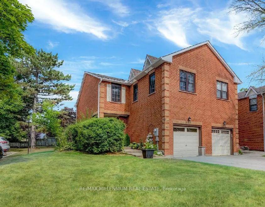 Stylishly Renovated 3 Bedroom End Unit in Tara Hill Move in ready !