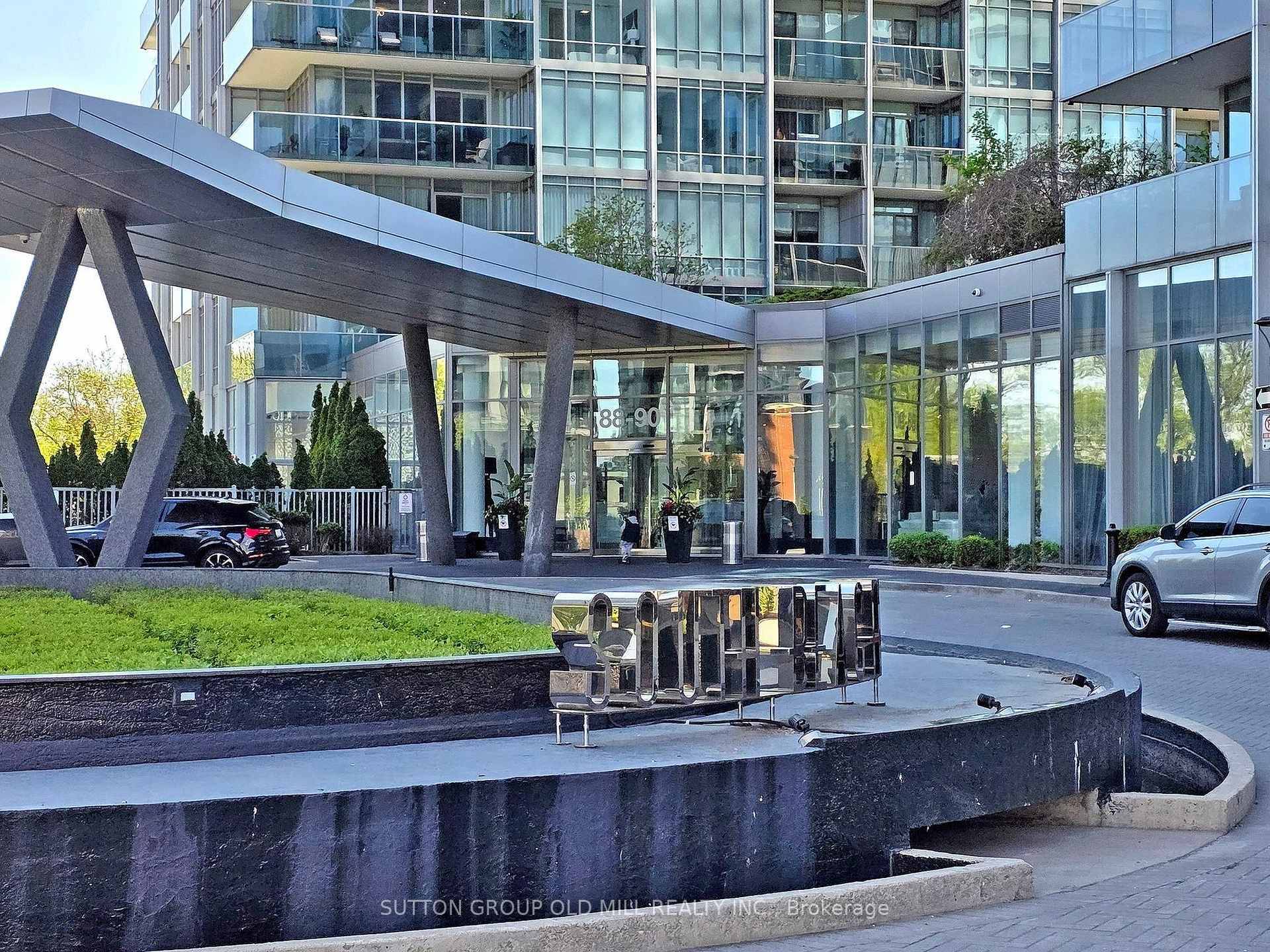 Live in South Beach Condos, one of Toronto's most Luxurious Condos with it's beautiful 5 Star Lobby, Indoor Outdoor Pools, Saunas, Professional Gym, Basketball Court and Squash Court !