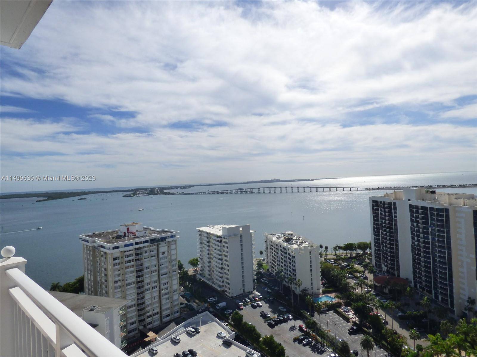Beautiful 2 2 Split Floorplan unit with spectacular wide panoramic views from each room !