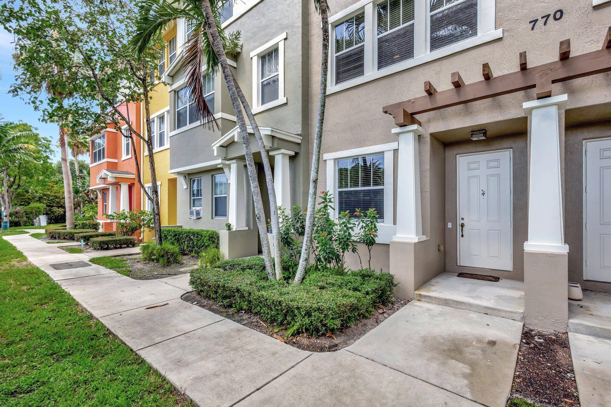 FABULOUS LIKE NEW... Immaculate 2BR 2.