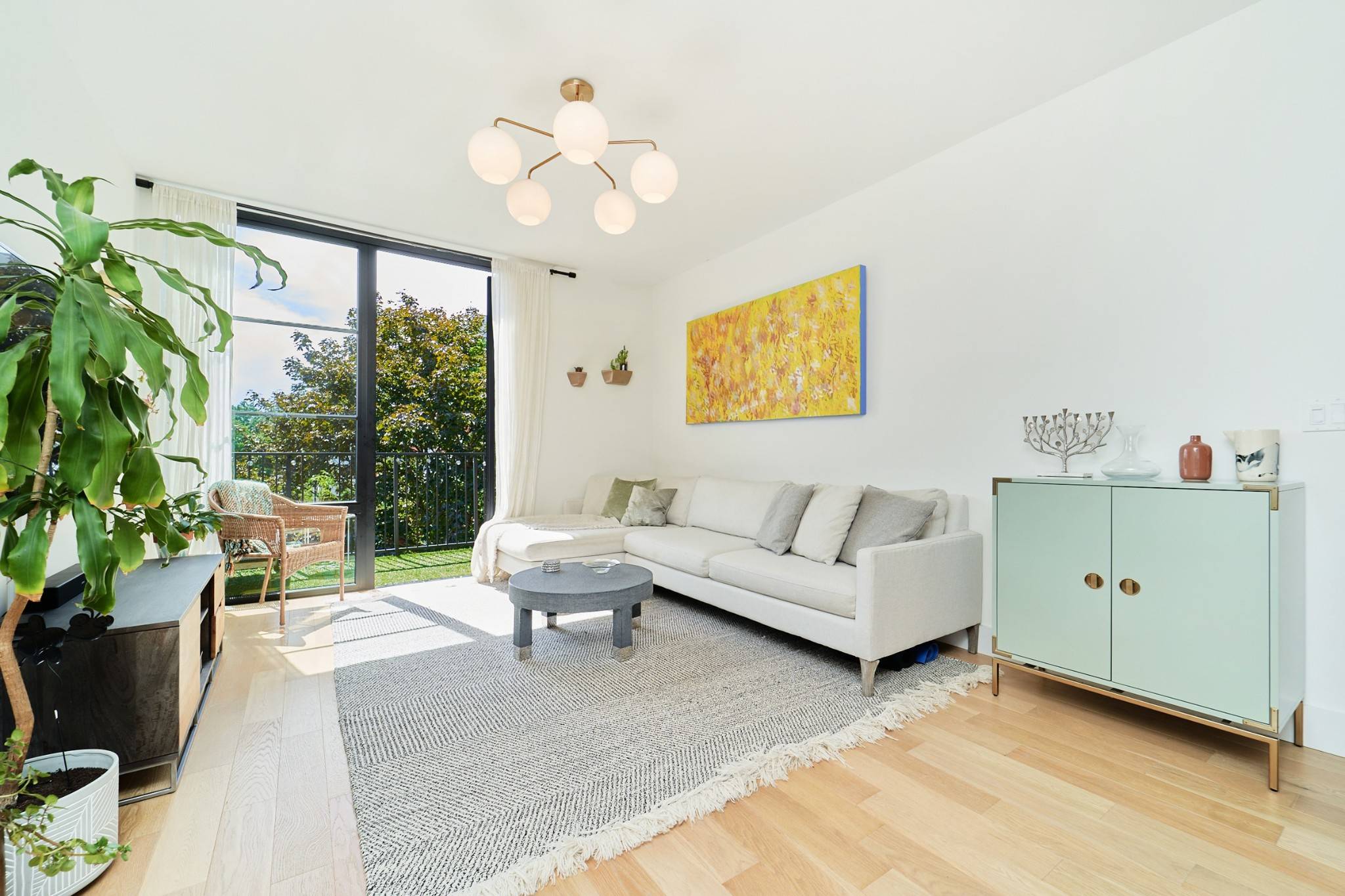 FEATURES Luxurious Living Room with sunny southern views opens to your private 15 ft balcony Spacious Primary Bedroom with ensuite spa like bathroom features double exposures, oversized closet and dressing ...