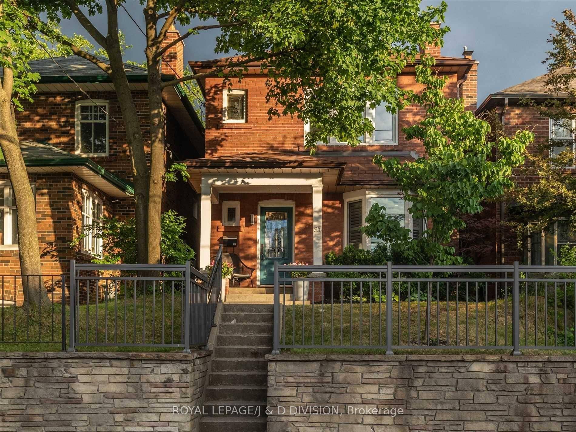 Discover this newly renovated, lower level 1 bedroom, 1 bathroom suite featuring high 8 foot ceilings and abundant natural light from above grade windows.