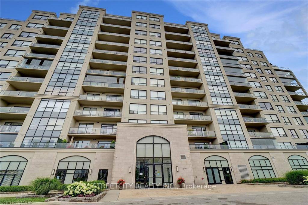 Welcome to this stunning condo located in Prime North London.
