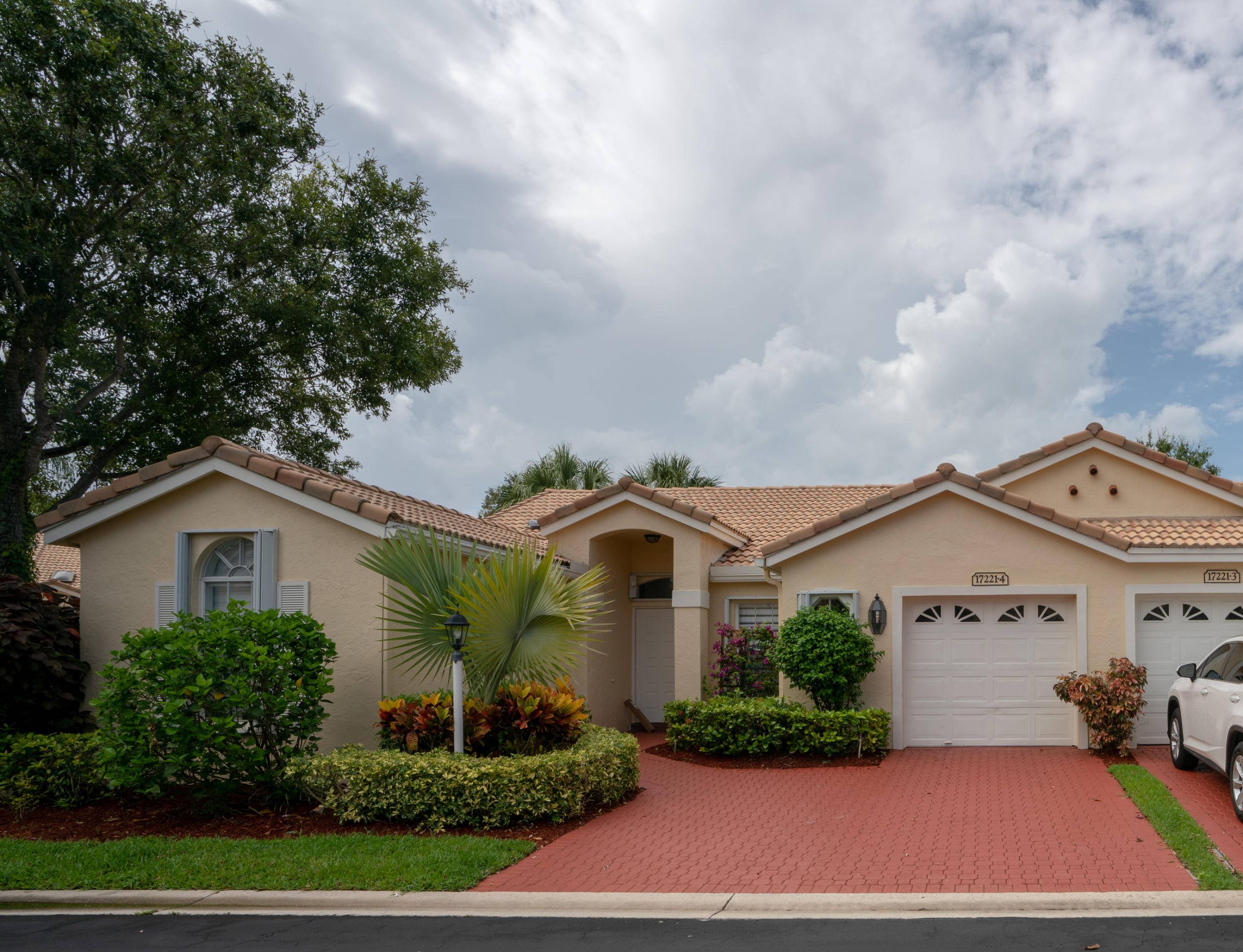 WONDERFUL LOCATION IN BOCA RATON GATED COMMUNITY AT BOCA COUNTRY CLUB ST.
