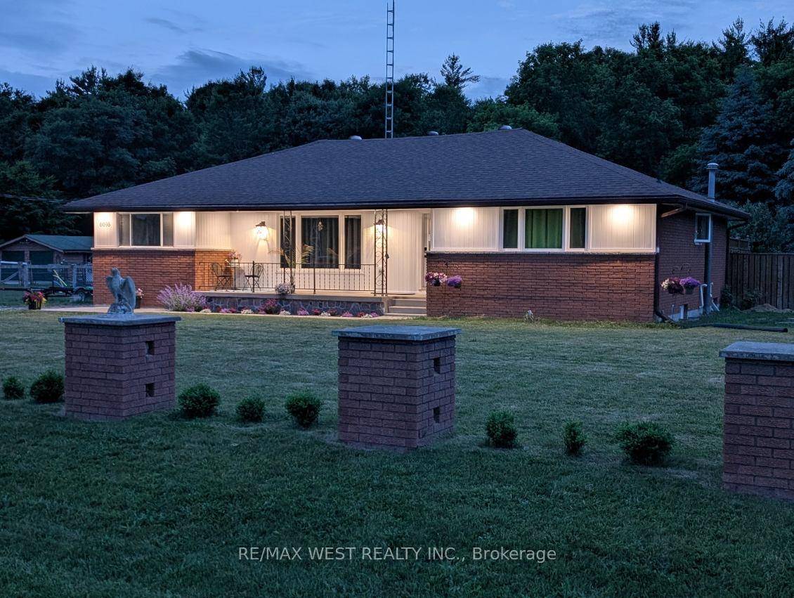 Endless possibilities ! 1 2 acre lot fully renovated bungalow with in law suite, stunning chefs kitchen, fully finished basement.