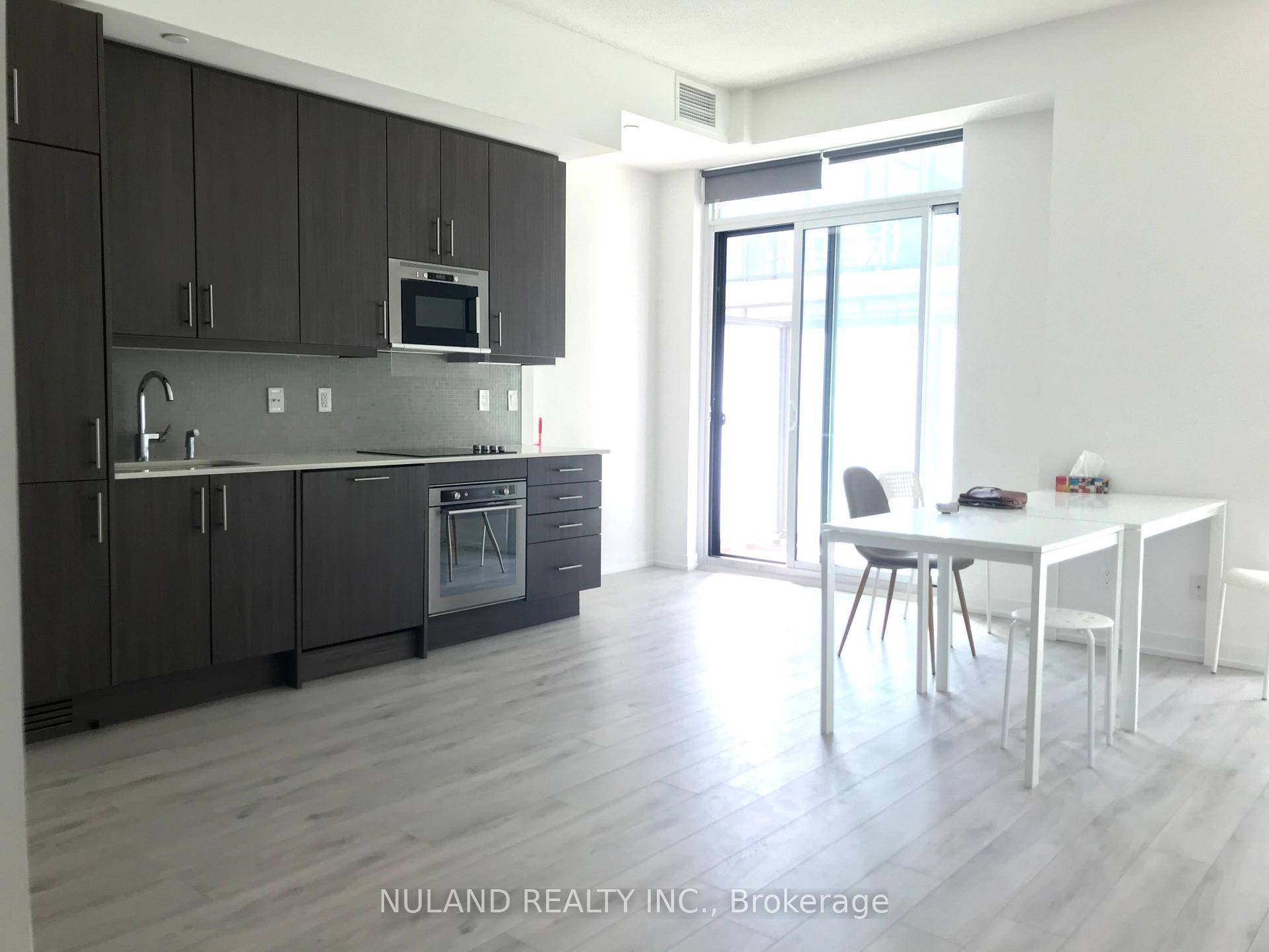 Excellence Location To University Of Toronto Just Few Minutes Walk To Both U0Ft St.