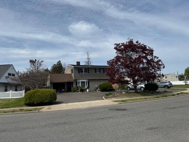 Needs TLC Sold As Is CASH BUYER, Drive By, Cannot go inside 4brs, 2 baths, Kitchen Living Room, Dining Room, Foyer