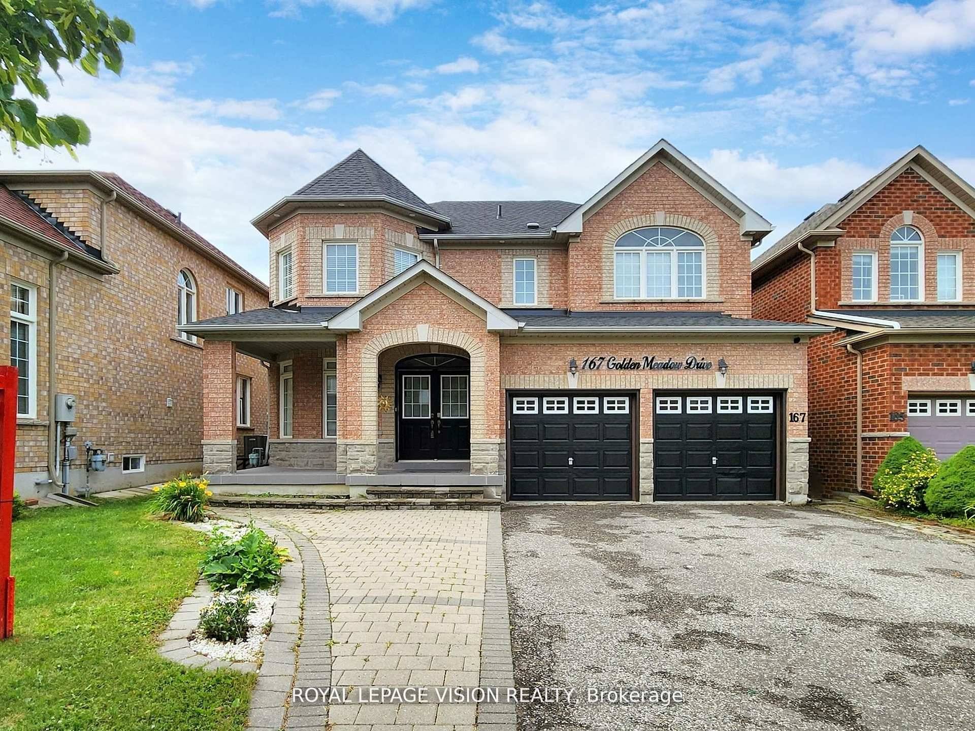 Fantastic family home in high demand area, Wismer Community, that has been meticulously cared for.