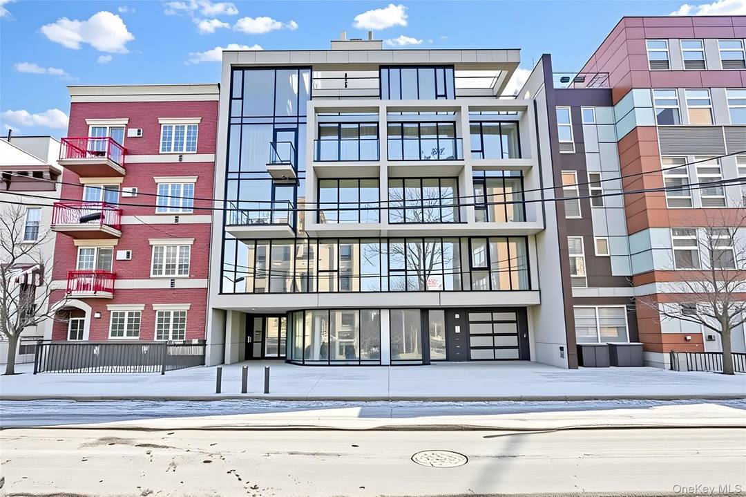 Newly built 5 story, 13 unit luxury rental building on the Greenpoint Williamsburg border.